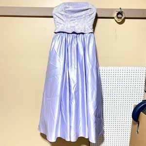 Long, special occasion layered maxi dress Lavender Color size L Built in Bra